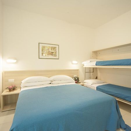Hotel Lara Riccione Esterno foto