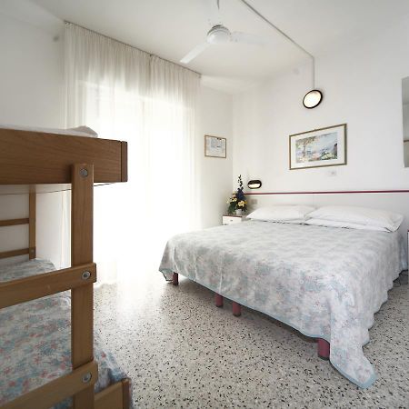 Hotel Lara Riccione Esterno foto