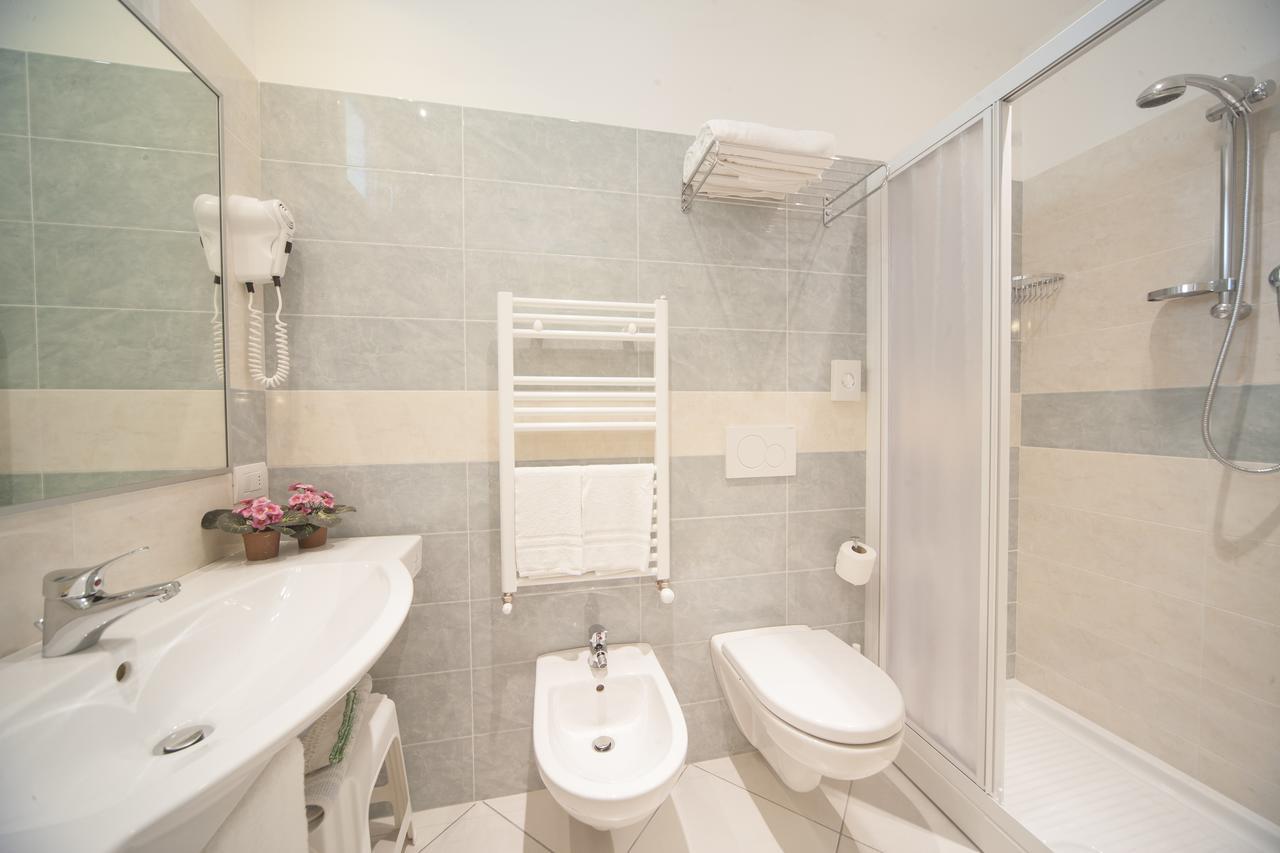 Hotel Lara Riccione Esterno foto
