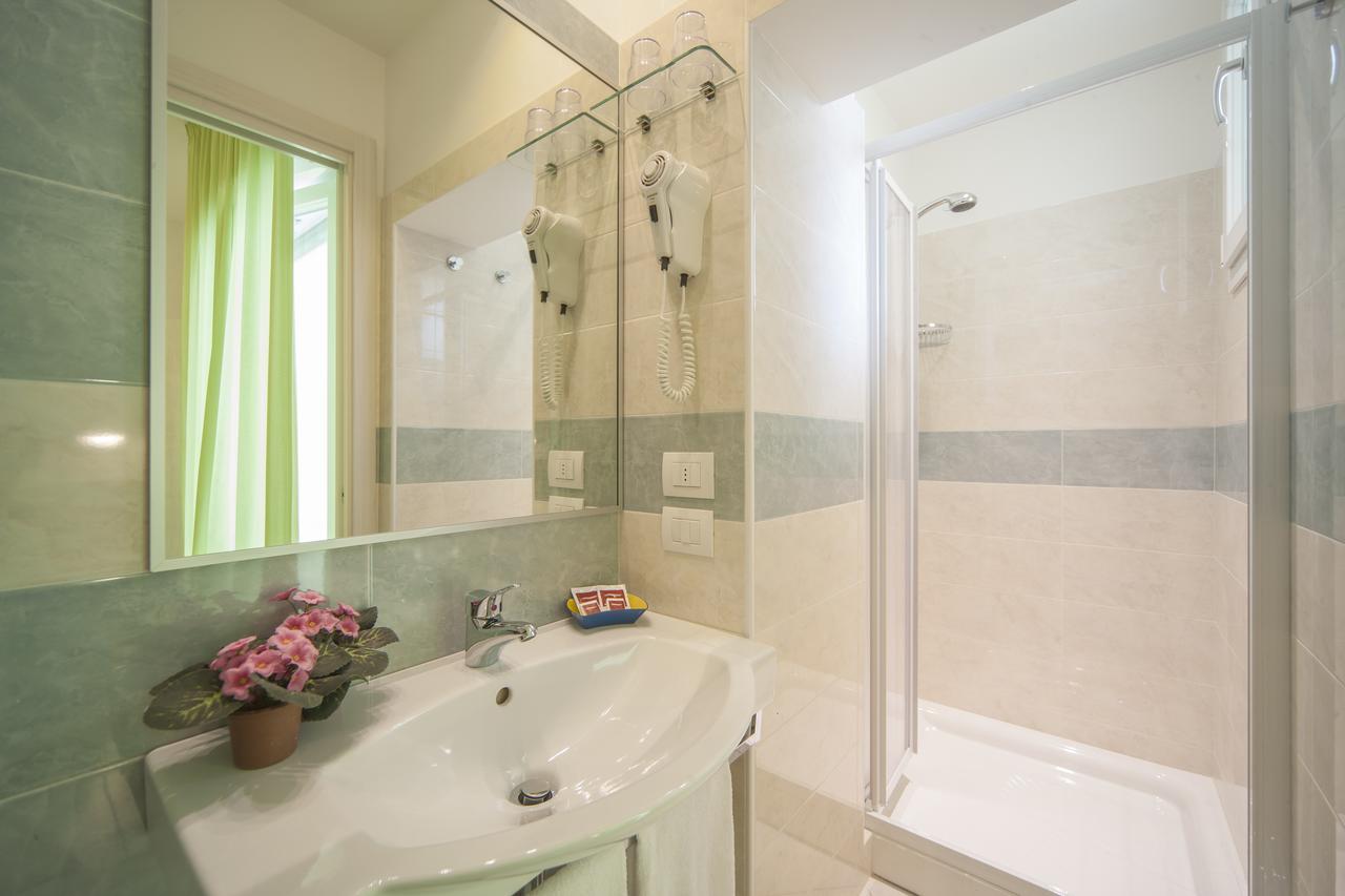 Hotel Lara Riccione Esterno foto