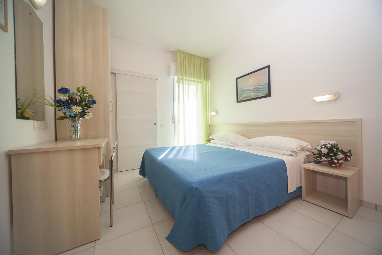 Hotel Lara Riccione Esterno foto