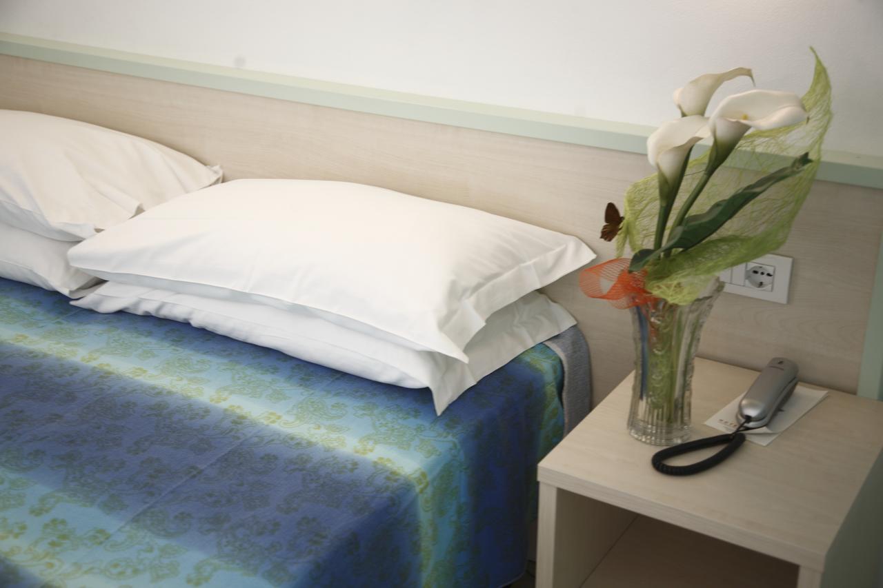 Hotel Lara Riccione Esterno foto