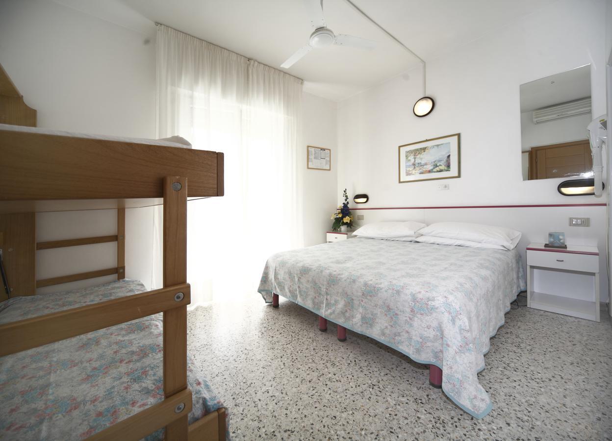 Hotel Lara Riccione Esterno foto