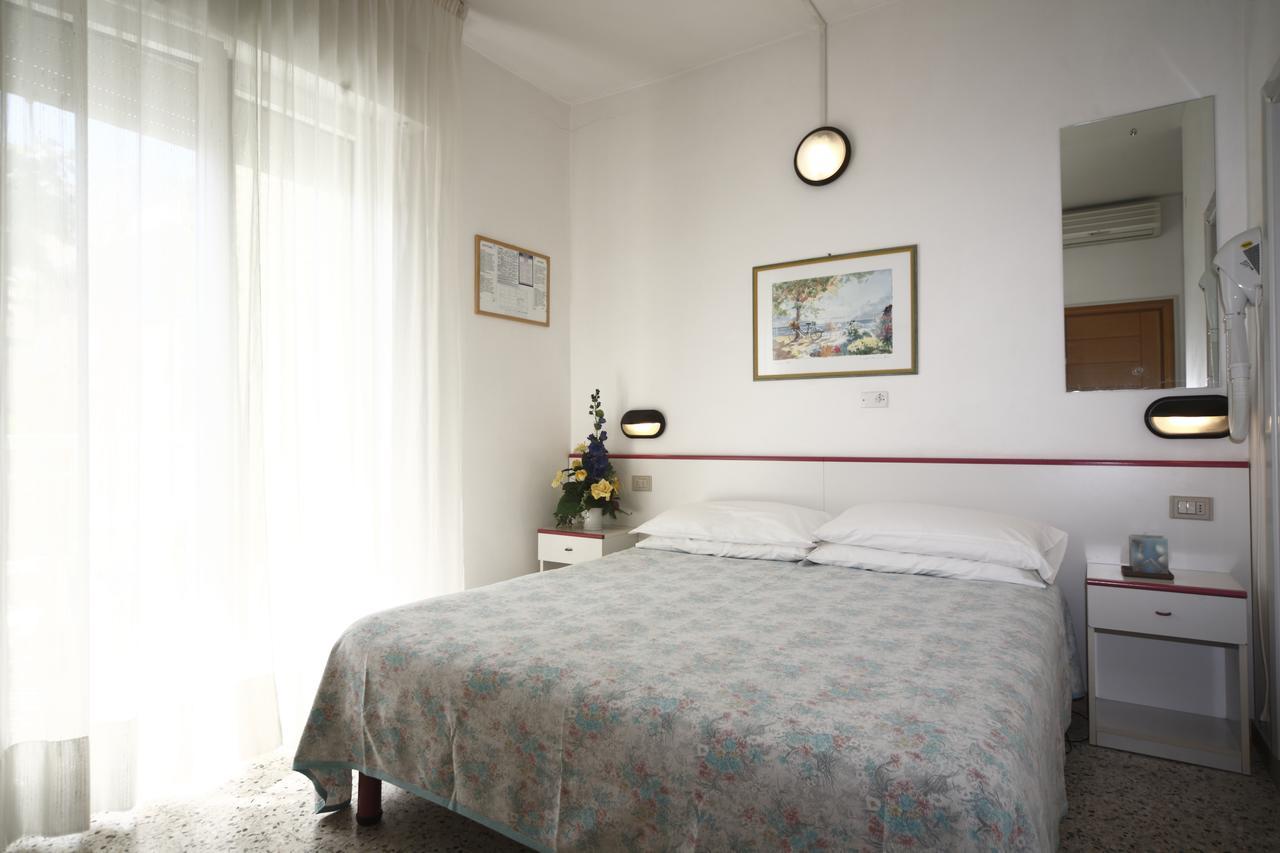 Hotel Lara Riccione Esterno foto