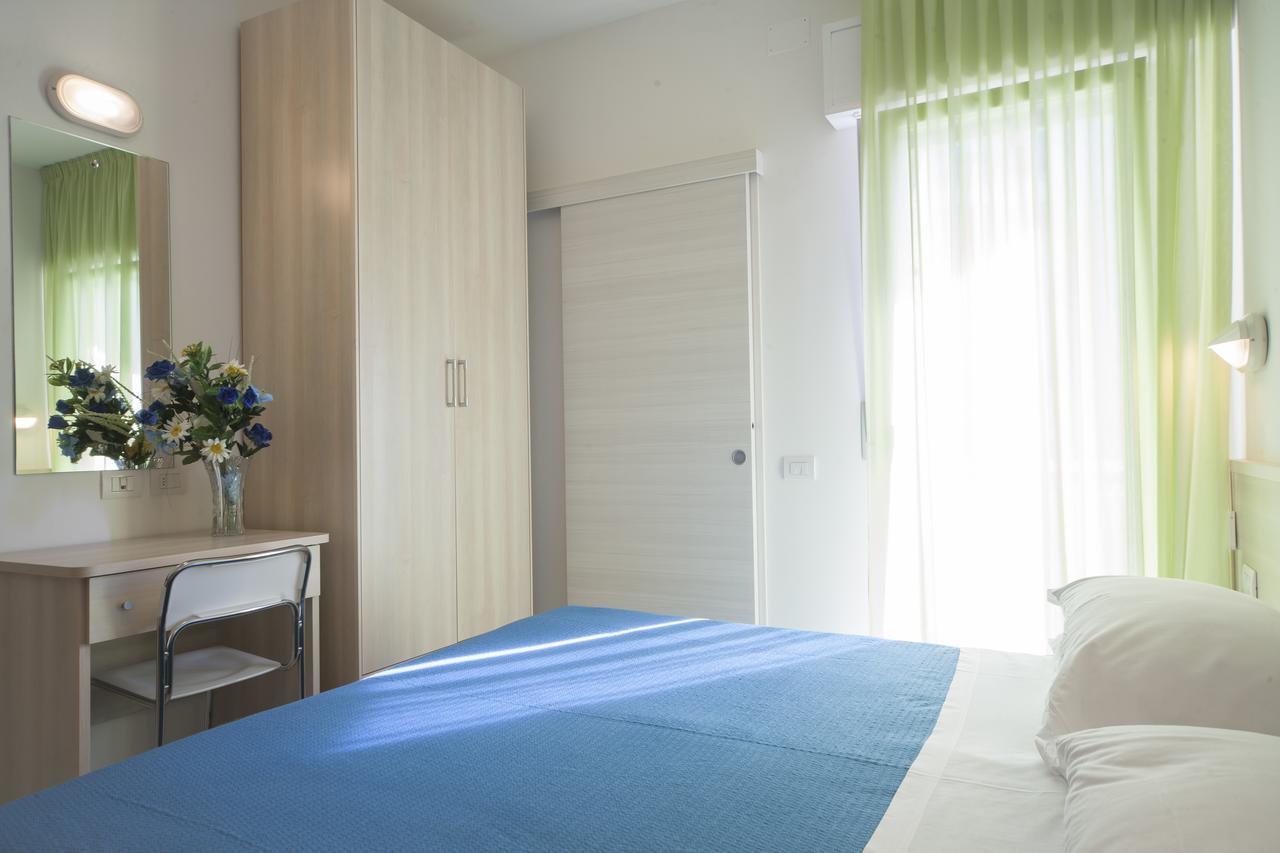 Hotel Lara Riccione Esterno foto