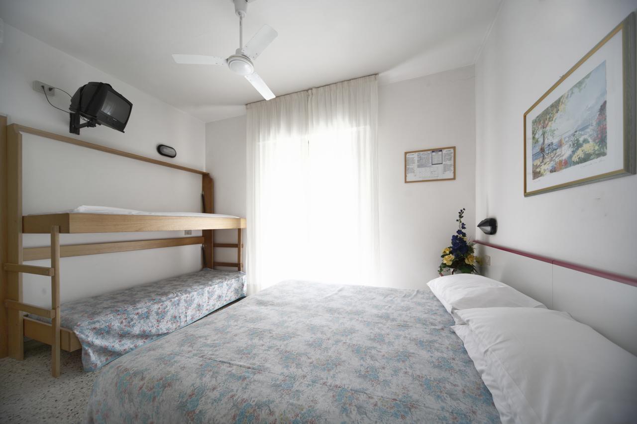 Hotel Lara Riccione Esterno foto