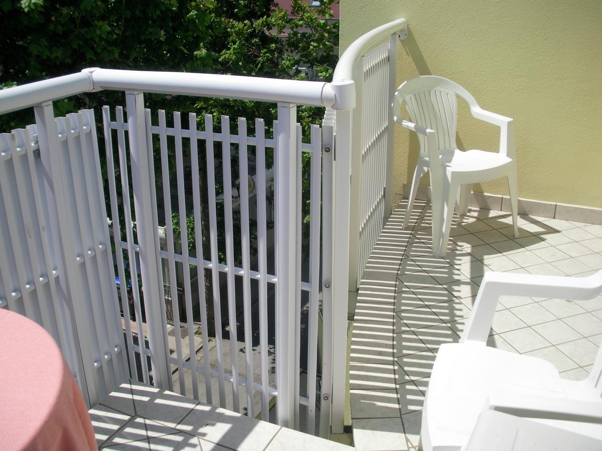 Hotel Lara Riccione Esterno foto