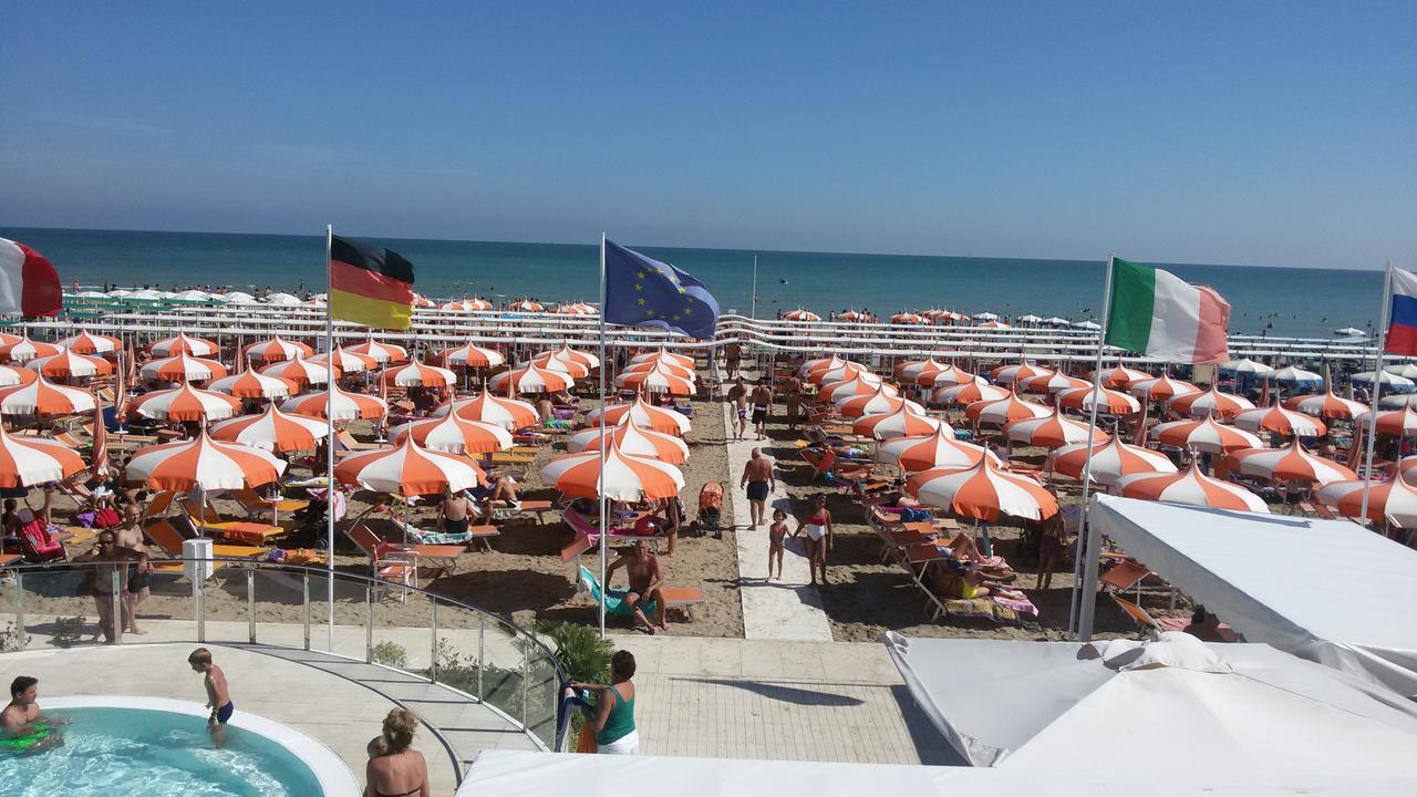 Hotel Lara Riccione Esterno foto