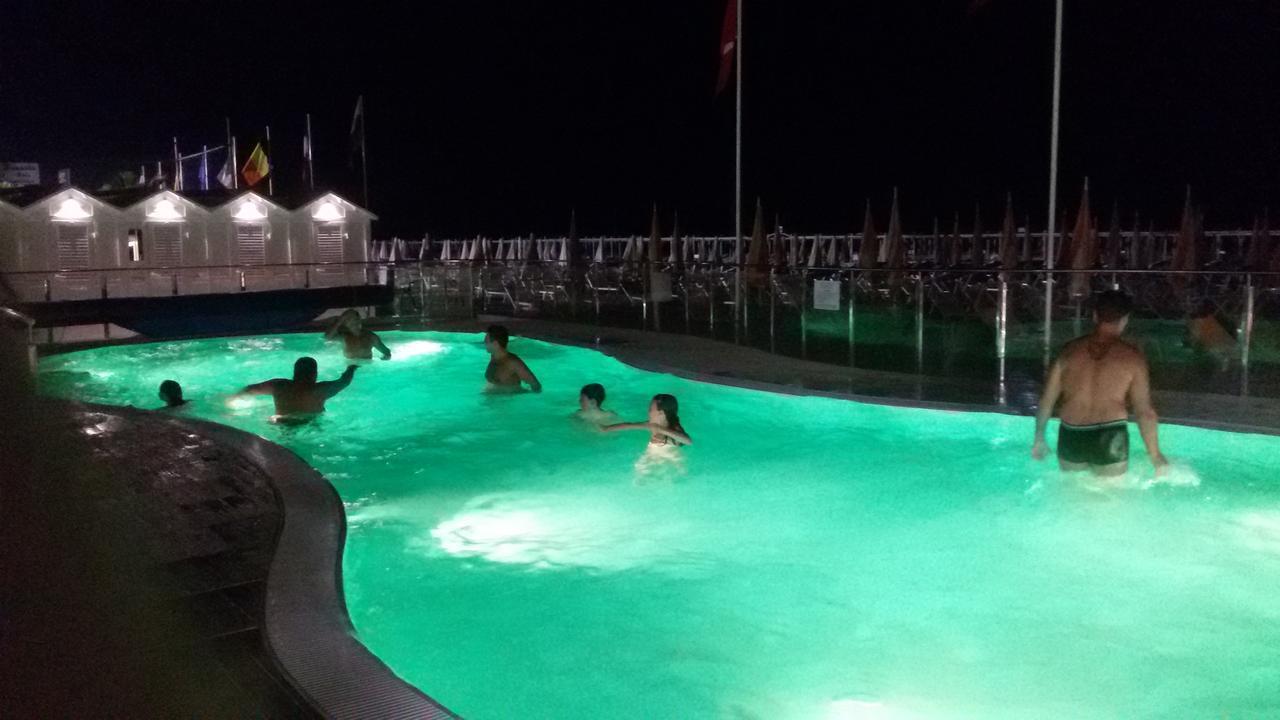 Hotel Lara Riccione Esterno foto