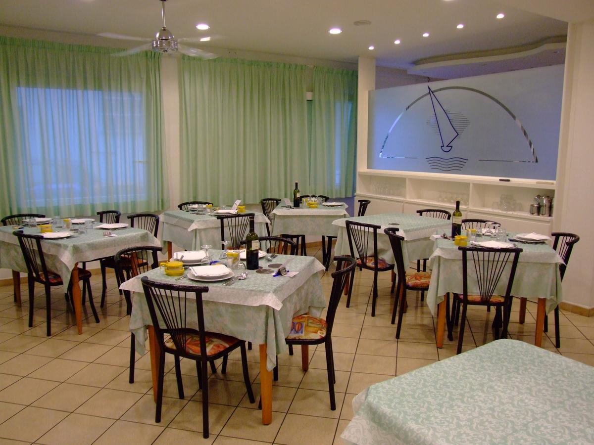 Hotel Lara Riccione Esterno foto