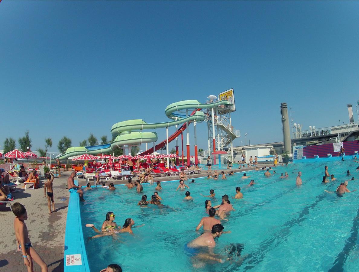 Hotel Lara Riccione Esterno foto