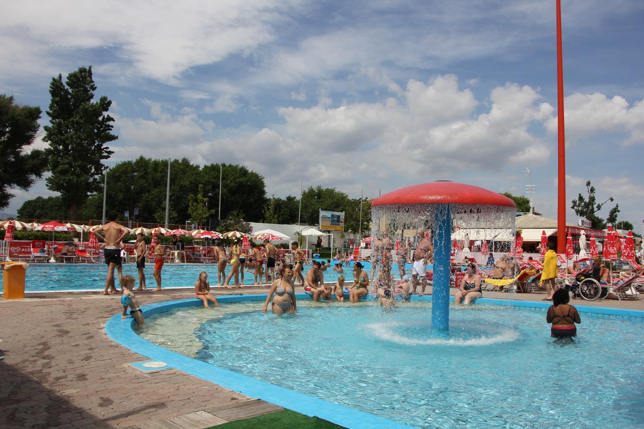 Hotel Lara Riccione Esterno foto